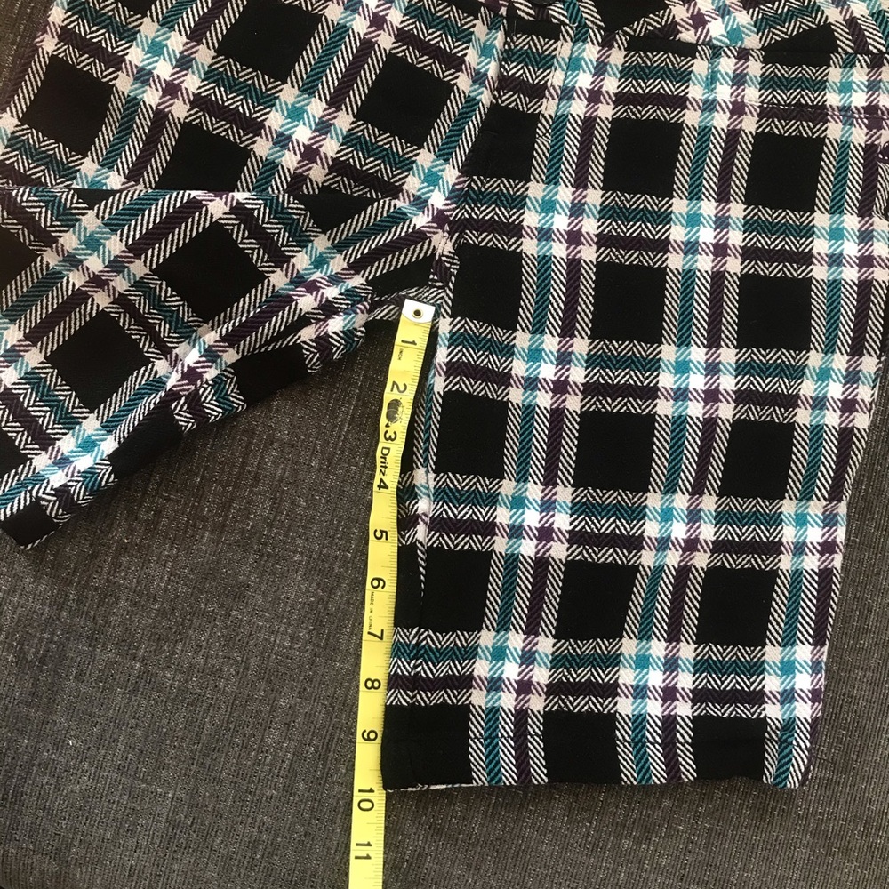 Shorts - Picture 2 of 4